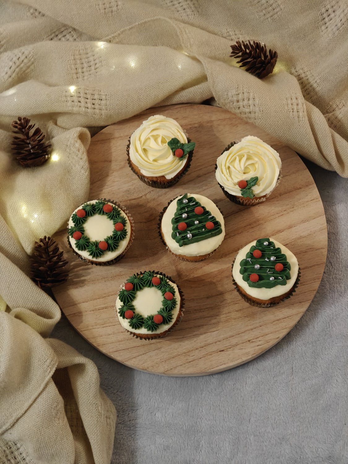 Christmas cupcakes with fondant wreaths and holly leaves